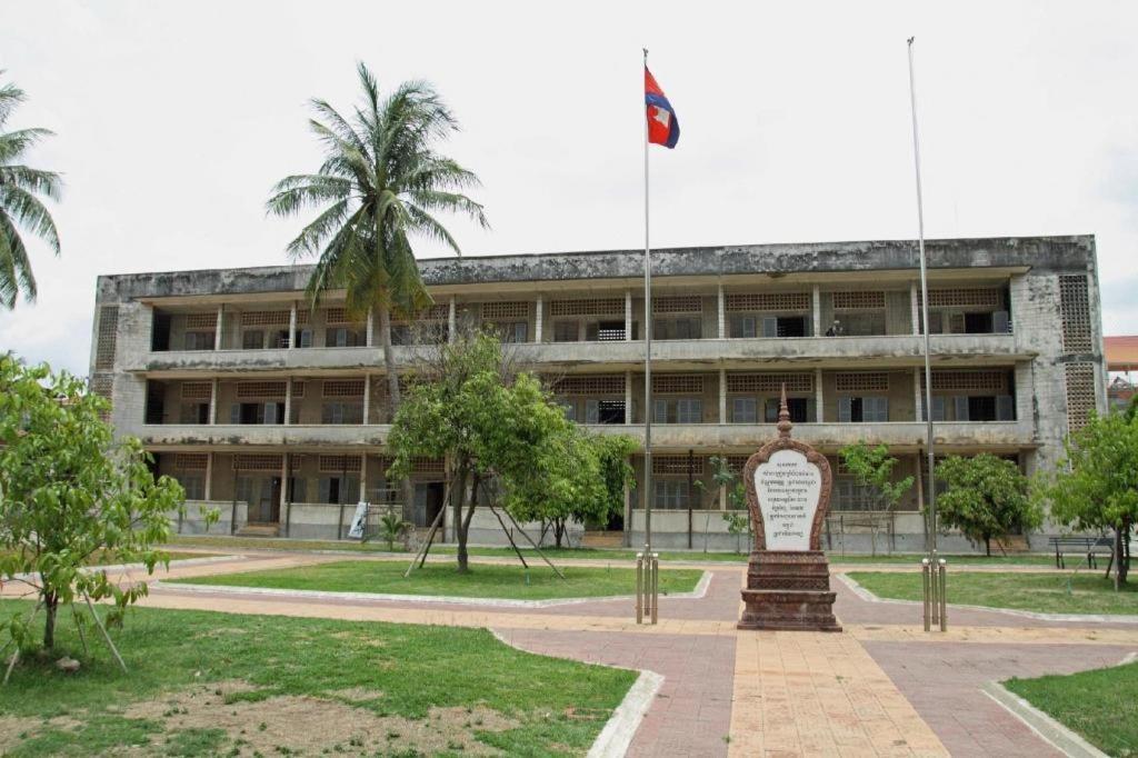 Midland Hotel Phnom Penh Exterior photo